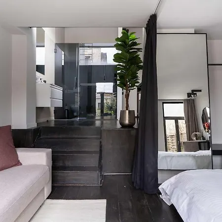 아파트 Stylish With Private Patio, Perfect For 4 *
