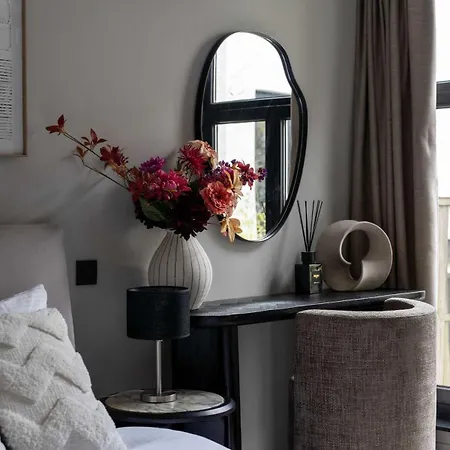 아파트 Stylish With Private Patio, Perfect For 4 안트베르펜